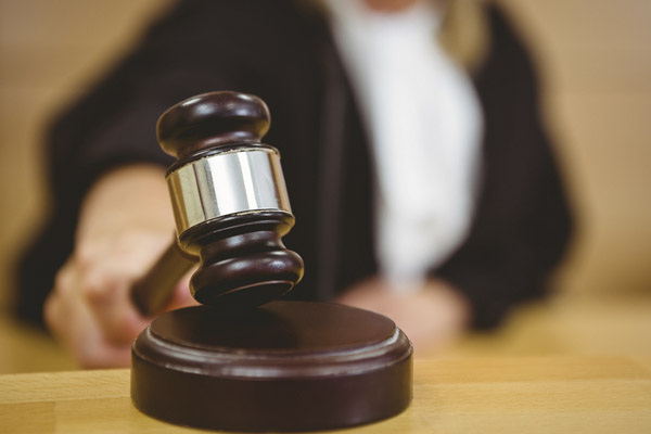 Pai é impedido de visitar filha por frequentar festas durante pandemia