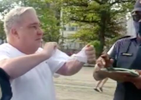 Em vídeo, desembargador humilha guarda ao ser multado por não usar máscara: 'analfabeto'