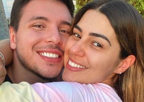 Vivian Amorim leva namorado para curtir Presidente Figueiredo; veja fotos