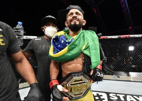 Brasileiro Deiveson Figueiredo massacra Joseph Benavidez e conquista cinturão no UFC