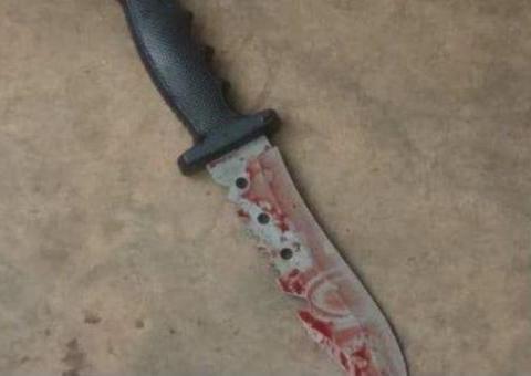 Descontrolado, homem agride esposa e tenta matá-la a facadas em Manaus