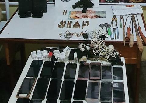 Varredura surpresa encontra armas e mais de 45 celulares em presídio no Amazonas