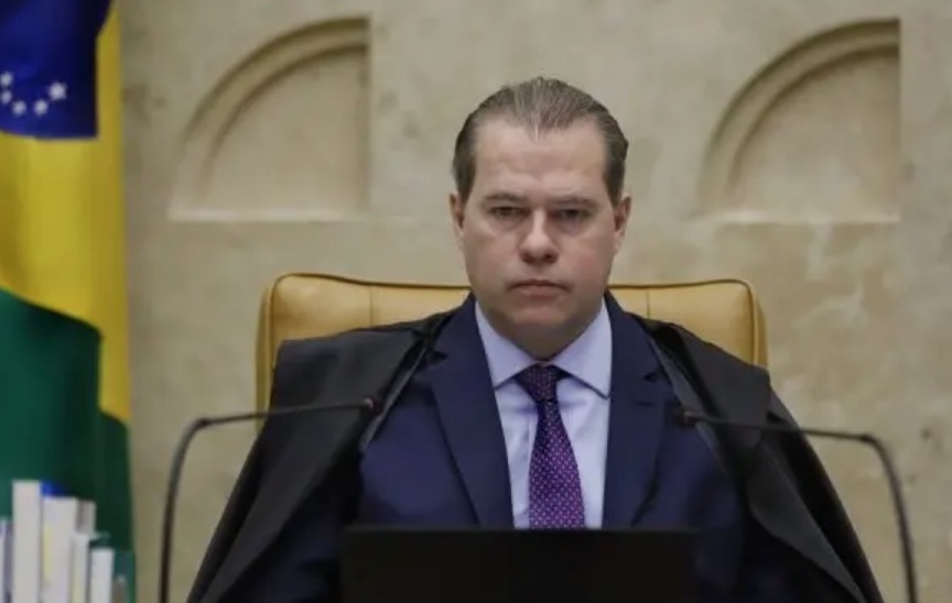 Presidente do STF, Toffoli bate a cabeça em queda e é levado ao hospital