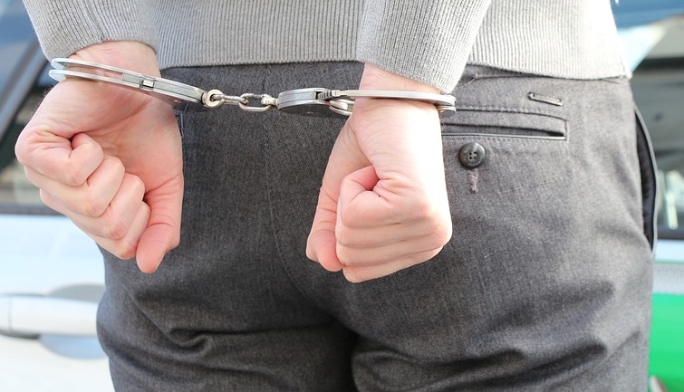 Furioso, homem espanca e tentar matar o próprio pai