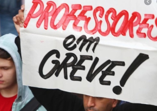 Professores da rede estadual decretam estado de greve contra volta às aulas no Amazonas
