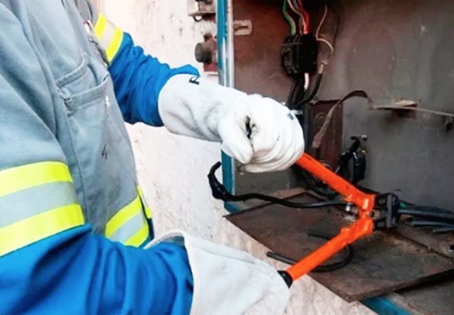 Liminar impede corte de energia em casa de jovem com deficiência em Manaus