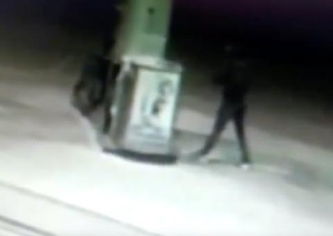 Vídeo mostra momento em que bandidos explodem cofre do posto de gasolina em Manaus 