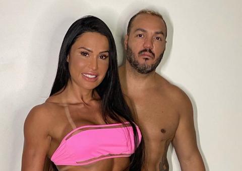 De fio dental, Gracyanne Barbosa posa ‘montada’ em Belo em foto picante