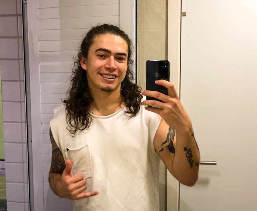 Whindersson Nunes ironiza sobre flagra com affair e fãs apontam: ‘Simaria?’