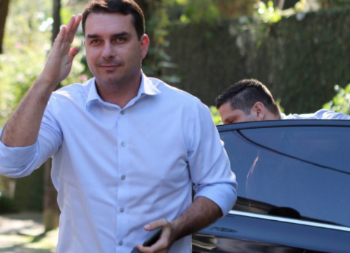 Defesa diz que Flávio Bolsonaro não teve conhecimento sobre vazamento