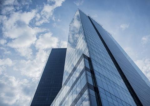 Médica cai do 5º andar de prédio e companheiro é preso por tentativa de feminicídio