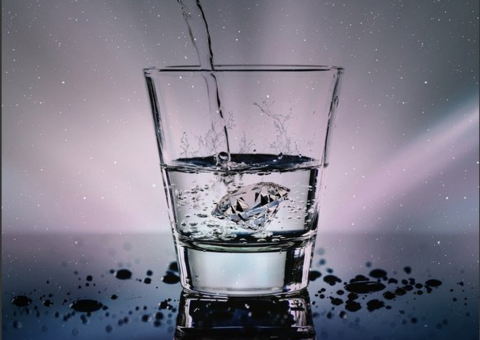 Mãe e filha ficam presas no elevador e bebem próprio xixi para sobreviver