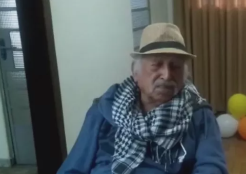 Família promove carreata para comemorar aniversário de 101 anos de idoso