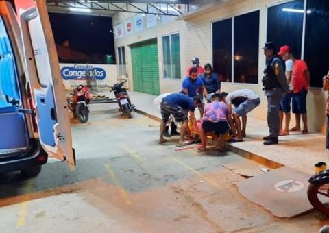 Adolescente entra em trabalho de parto no meio da rua no Amazonas 