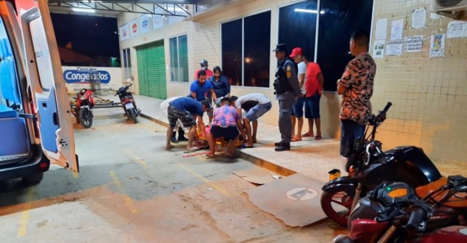 Adolescente entra em trabalho de parto no meio da rua no Amazonas 