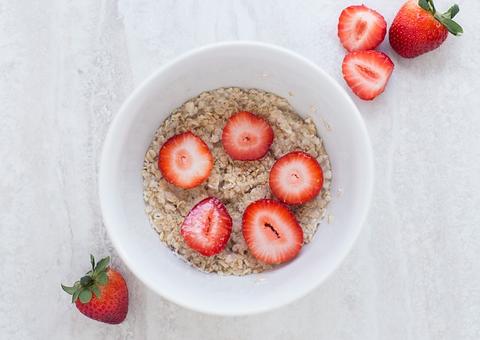 Benefícios de consumir aveia no café da manhã