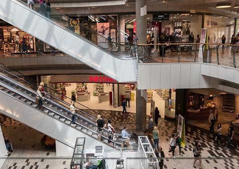 Mulher tenta sequestrar criança dentro de shopping 