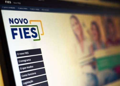 MEC adia inscrições para o Fies