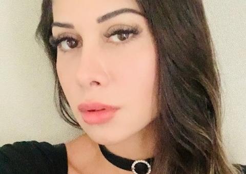 Mayra Cardi posa sem calcinha em foto dando uma 'conferida'