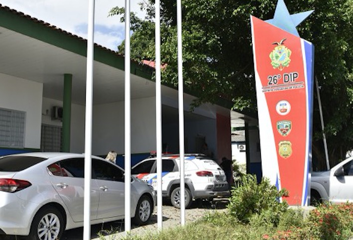 Irmãos são presos com drogas e R$ 2,7 mil na zona Norte 