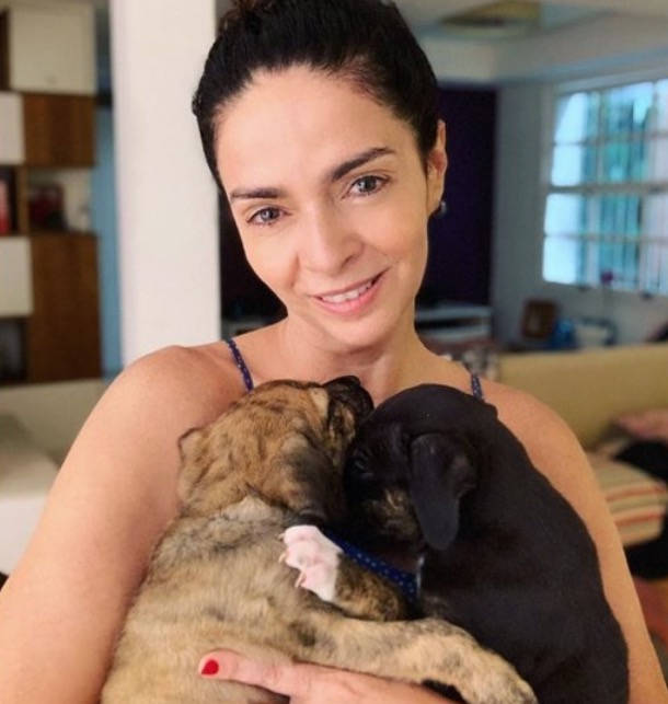 Claudia Ohana dá detalhes sobre motivo de devolução de cachorros 