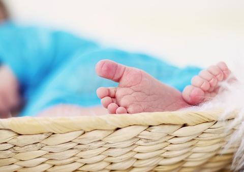 Mãe confessa detalhes após jogar recém-nascido no esgoto