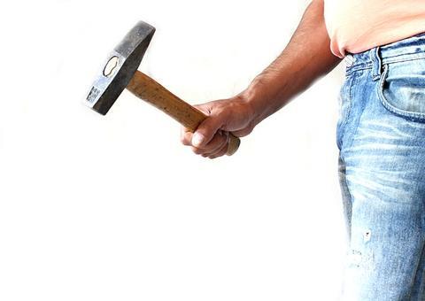 Homem é morto com marretadas na cabeça