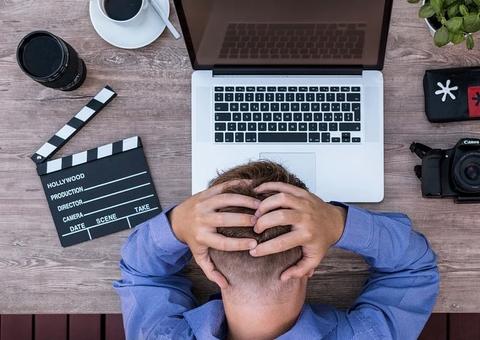 Veja dicas para evitar cansaço dos olhos causados por celular e computador