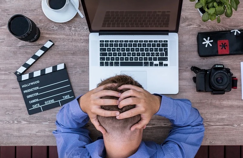 Veja dicas para evitar cansaço dos olhos causados por celular e computador