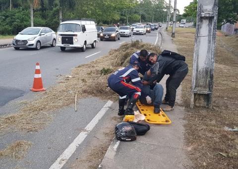 Mato em pista provoca acidente e deixa motociclista ferido em Manaus 