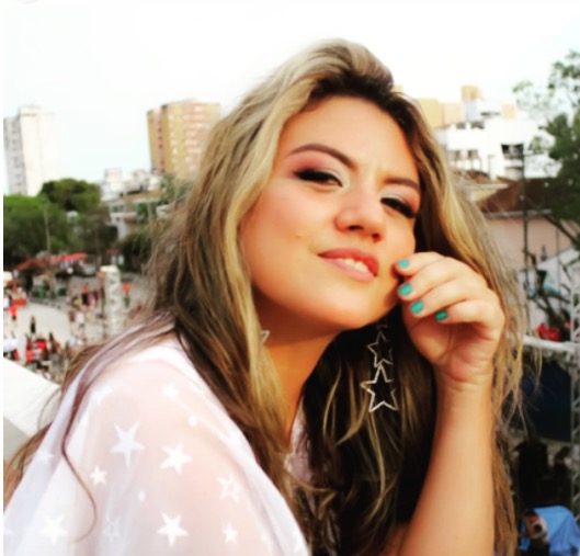 Bella Queiroz apresenta live Especial Kid Abelha