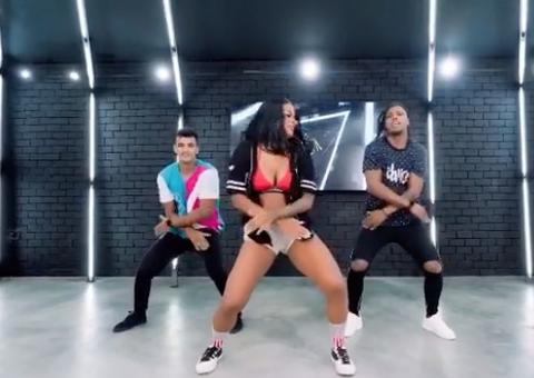 Mãe de ex-FitDance detona empresa: 'é uma escravidão, ela perdeu o brilho nos olhos'