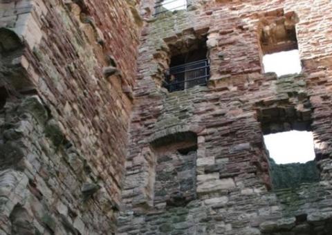 Veja foto de suposto fantasma que vem intrigando web a 11 anos