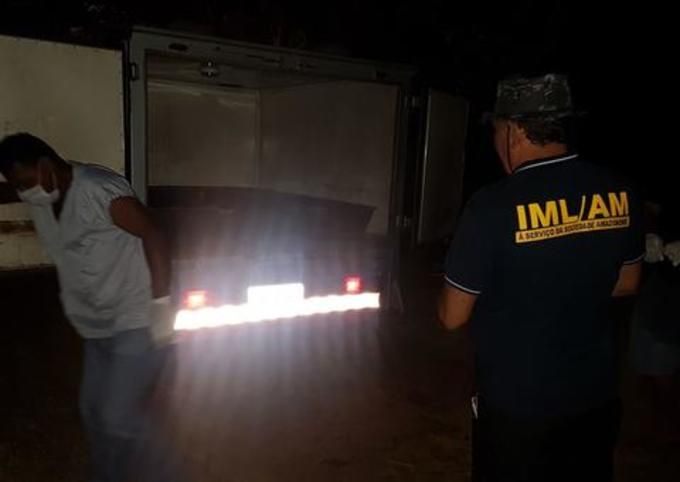 Homem crava faca na barriga de amigo após discussão em Manaus