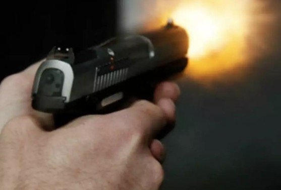 Jovem atira em dono de padaria durante assalto e acaba baleado por justiceiro em Manaus