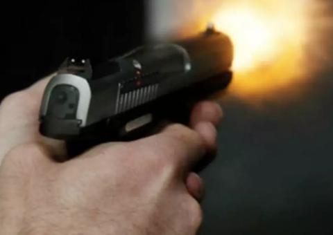 Jovem atira em dono de padaria durante assalto e acaba baleado por justiceiro em Manaus