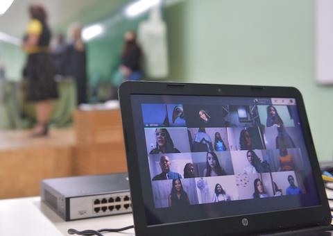 UEA faz colação virtual para mais de cem universitários em Manaus