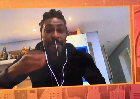 Dodô, do Pixote, se emociona no Encontro e solta catarro ao vivo