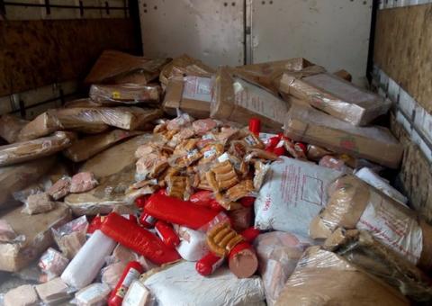 Empresa é flagrada com estoque de 2,3 toneladas de alimentos vencidos em Manaus