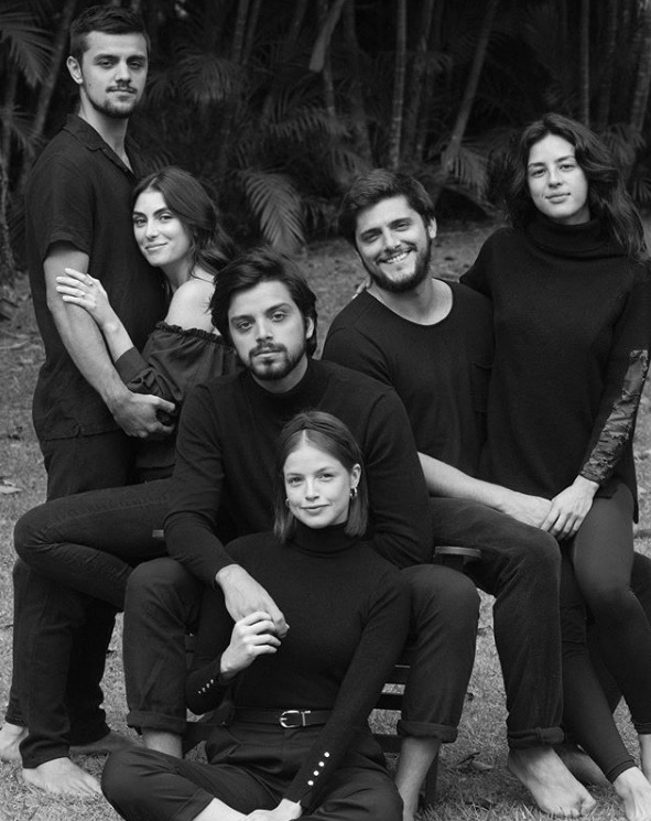 Irmãos Simas posam em foto 'perfeita' com Agatha Moreira, Yanna Lavigne e Marina Ulmann