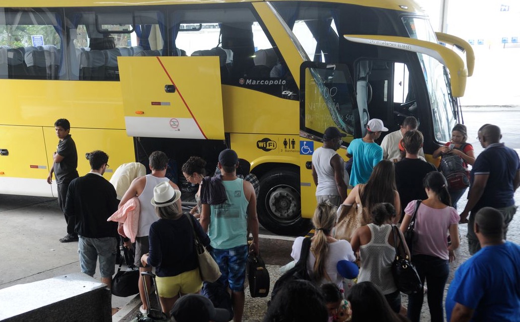Projeto exige exame negativo de Covid-19 para embarque em aviões e ônibus interestaduais 