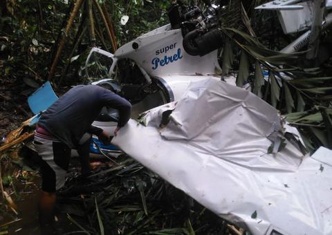 Avião cai em área de mata no Amazonas