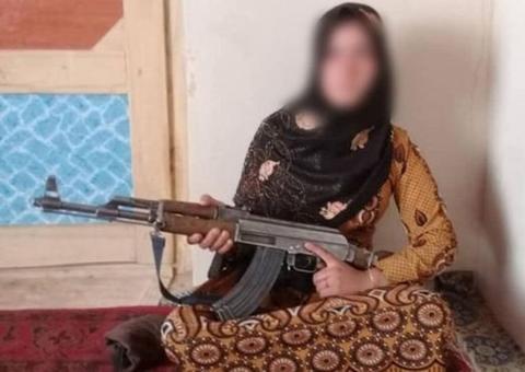 Adolescente afegã fuzilou próprio marido para vingar morte; entenda a história