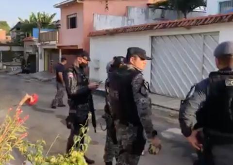 Homem morre e outro fica ferido após casa ser invadida em Manaus