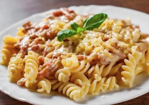 Macarrão parafuso e calabresa: Receita prática para almoço rápido