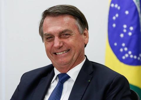 Bolsonaro seria reeleito com boa vantagem em 2022, indica pesquisa 