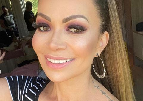 Solange Almeida aparece aos beijos em vídeo com namorado após reatar relacionamento antigo