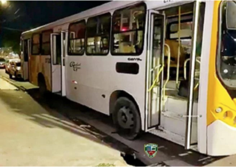 Armado com faca, bandido invade ônibus 651 e amedronta passageiros durante assalto em Manaus