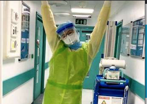 Enfermeira da linha de frente contra coronavírus surpreende ao concorrer como Miss