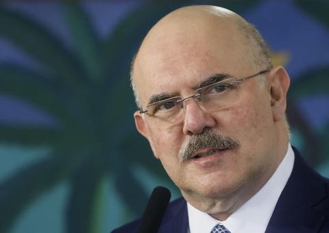 Ministro da Educação tem início de pneumonia por causa da covid-19